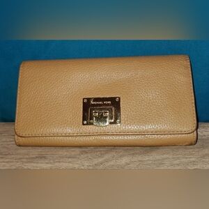 Michael Kors Astrid Bifold Carryall